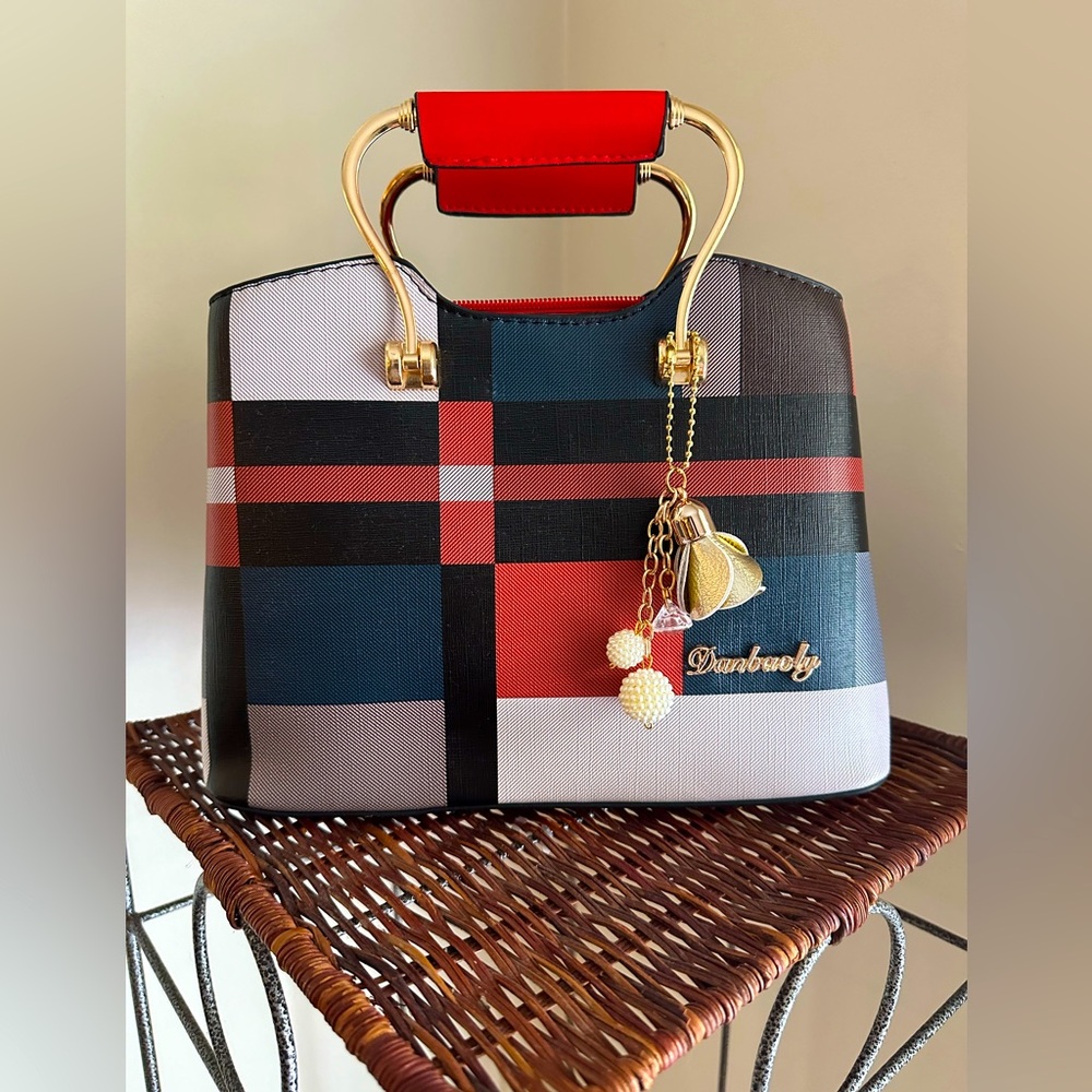 🆕Colorblock Plaid Shoulder Bag| NWT| strap attachment and bag charm included.